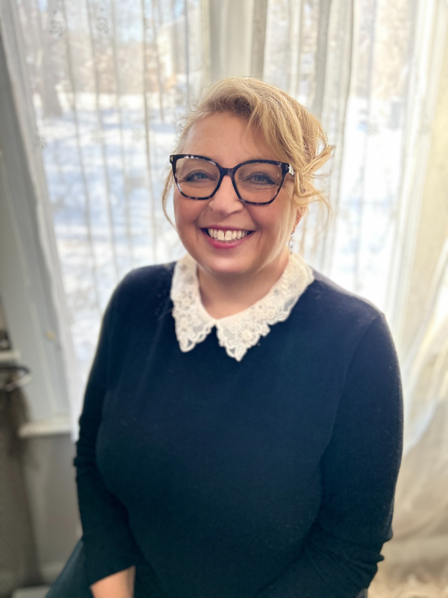 Please visit her amazing website https://www.debheweyart.com/